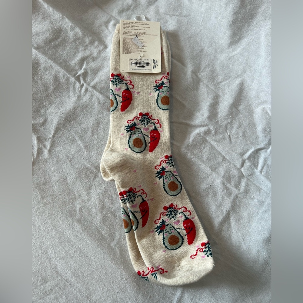 NWT AMERICAN EAGLE OUTFITTERS | “Avocado & Chili Pepper Mistletoe” Socks - Picture 2 of 4